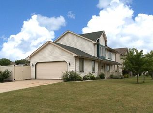 6011 Regency Hills Dr, Racine, WI 53406