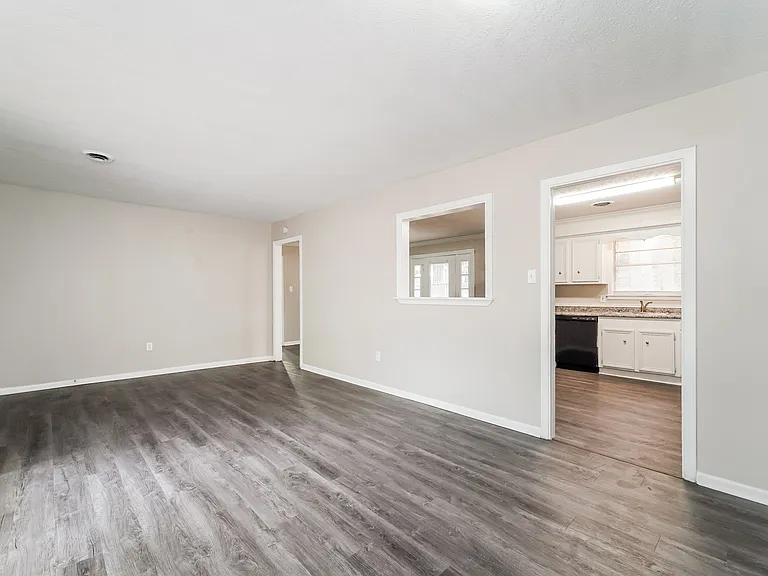 1130 Marble St — Photo 4