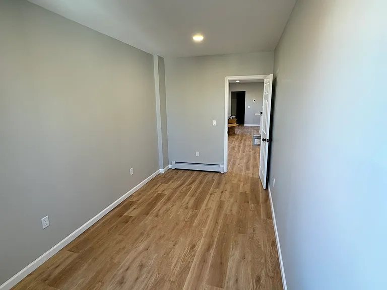 722 E 4th St #3 — Photo 9