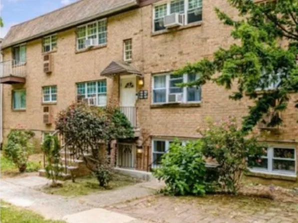196 College Dr #4, Edison, NJ 08817