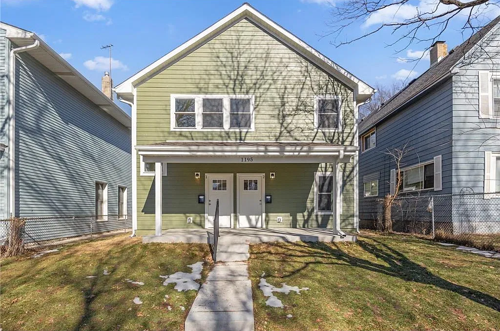 3 bed, 1300 sqft, $2,050 — Photo 1