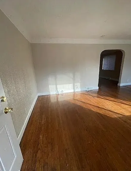 19212 Cliff St — Photo 5