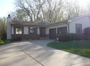 2703 W 43rd St, Davenport, IA 52806