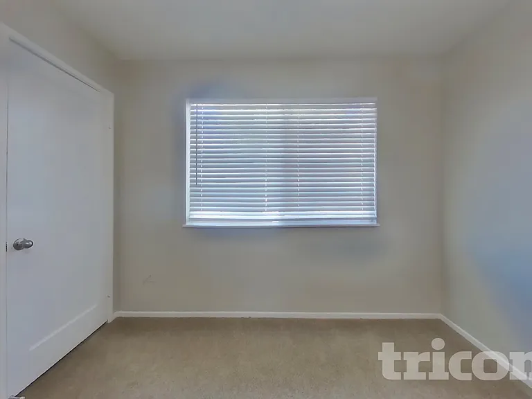 2754 Mayfair Ave — Photo 8