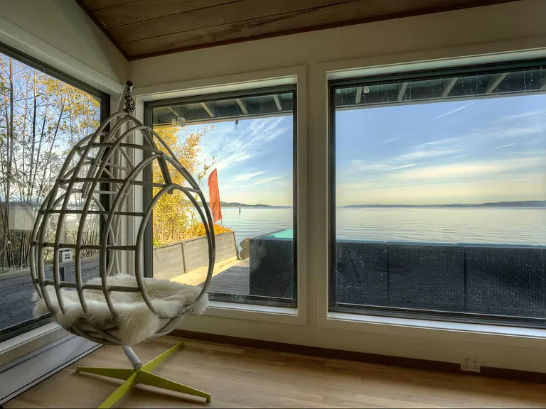 10835 Point Vashon Dr SW — Photo 3