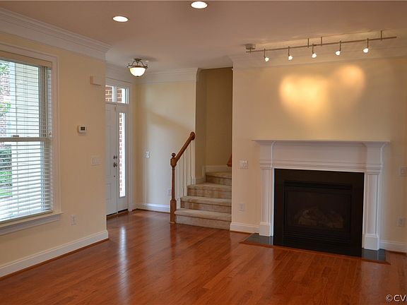 2nd image of 729 S Laurel St #729