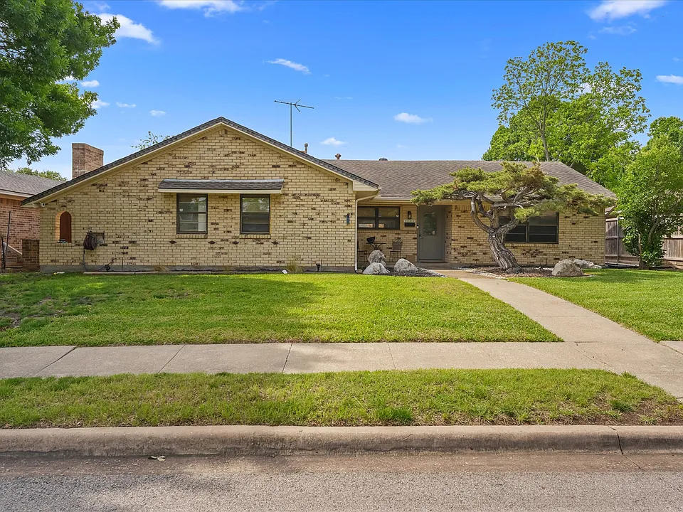 1426 Lexington Dr