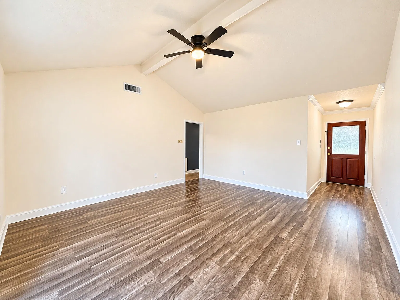 3 bed, 1.5 bath, 1054 sqft, $1,800 — Photo 4
