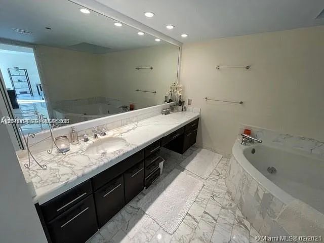 19707 Turnberry Way #23F — Photo 16