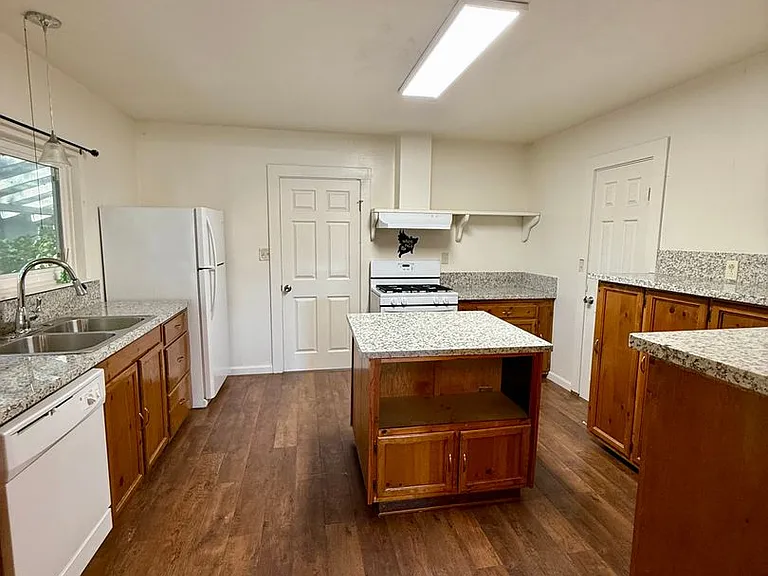 1570 Nord Ave — Photo 22