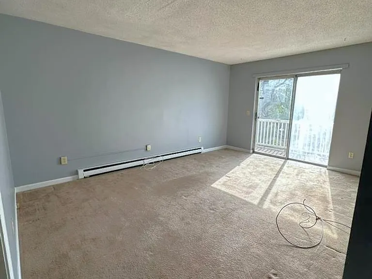 176 Lincoln St — Photo 6
