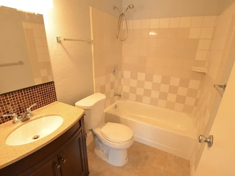 5766 Belleview Ave — Photo 7