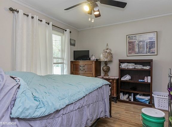 5th image of 110 W Woodlawn Dr