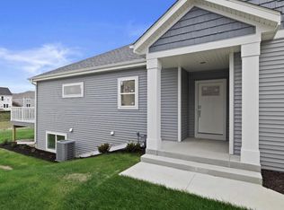 1568 Weston Ridge Rd, Oconomowoc, WI 53066