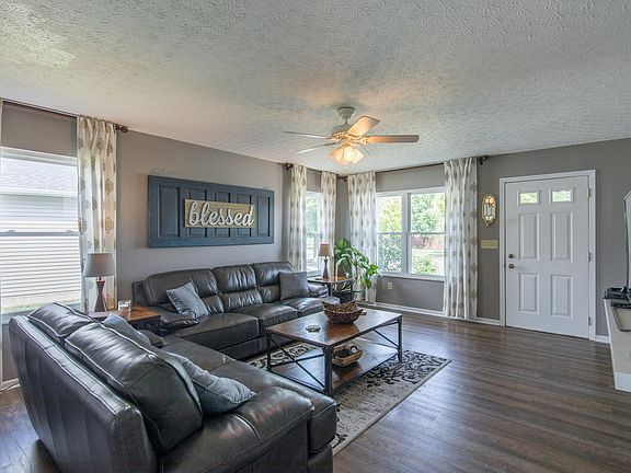 4th image of 834 Brittany Dr