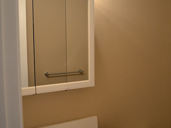 5th image of 32 Martindale Dr