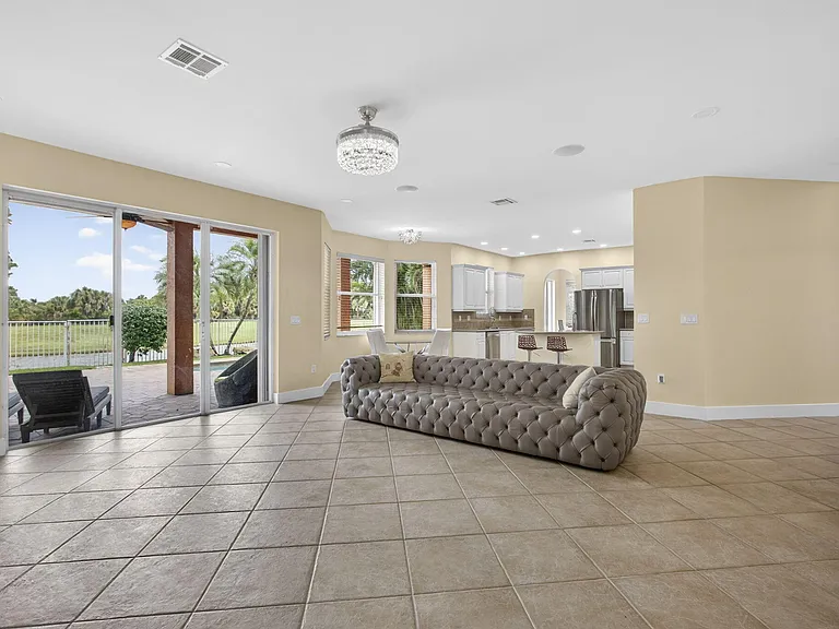 1724 Annandale Cir — Photo 21