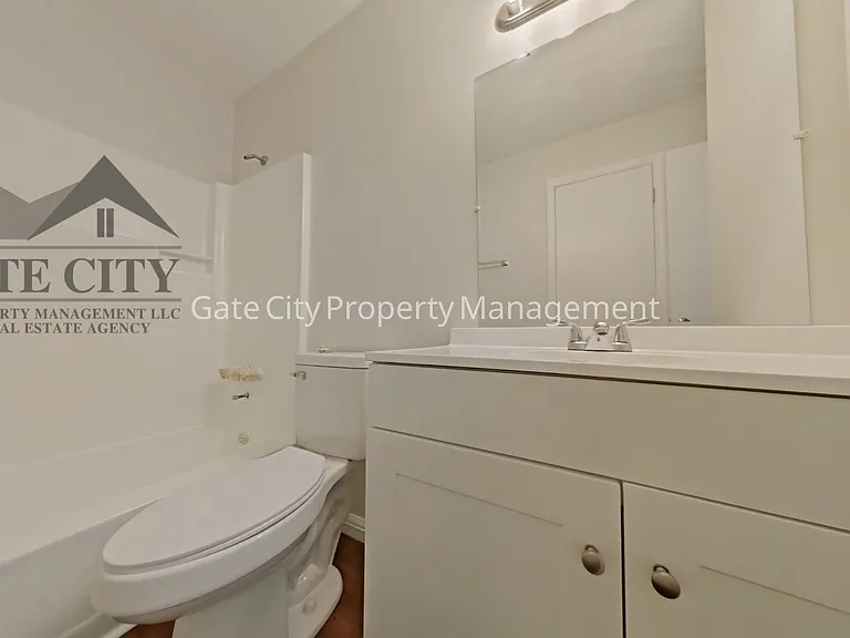 427 S Main St #5 — Photo 8