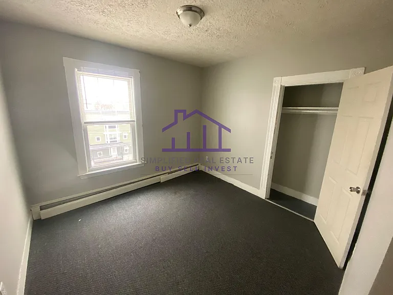 110 Howe St #4 — Photo 4