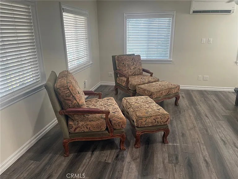 6009 Painter Ave — Photo 5