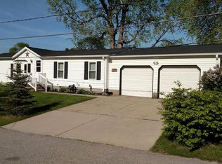 9834 Clearwater Dr, Grant, MI 49327