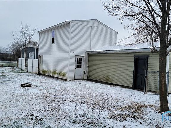 4th image of 920 N Summit St
