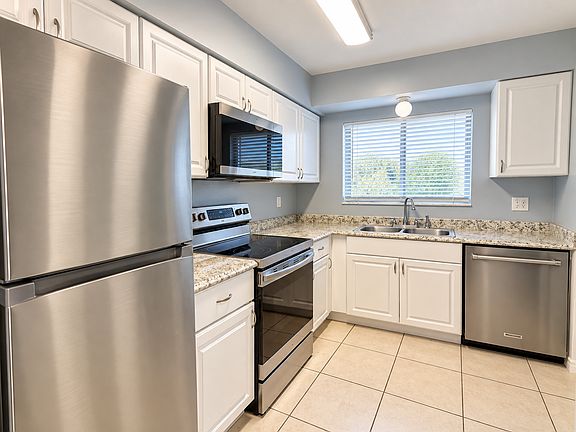 4th image of 205 Eden Ln