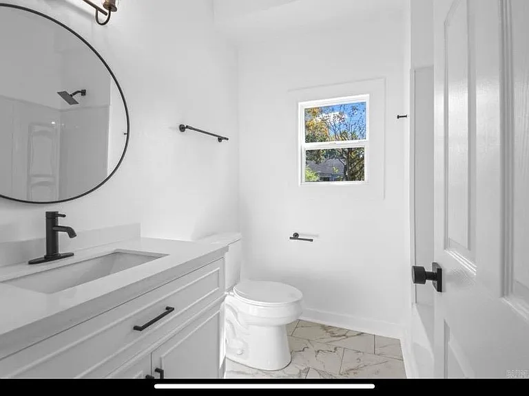 2501 S Maple St — Photo 8