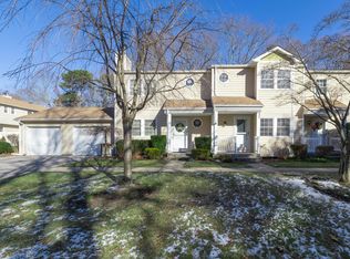 27 Chase Cmns, Yaphank, NY 11980