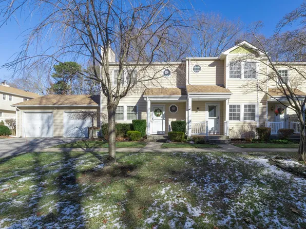 27 Chase Commons, Yaphank, NY 11980
