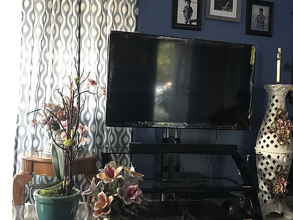3rd image of 7662 Shorewood Dr