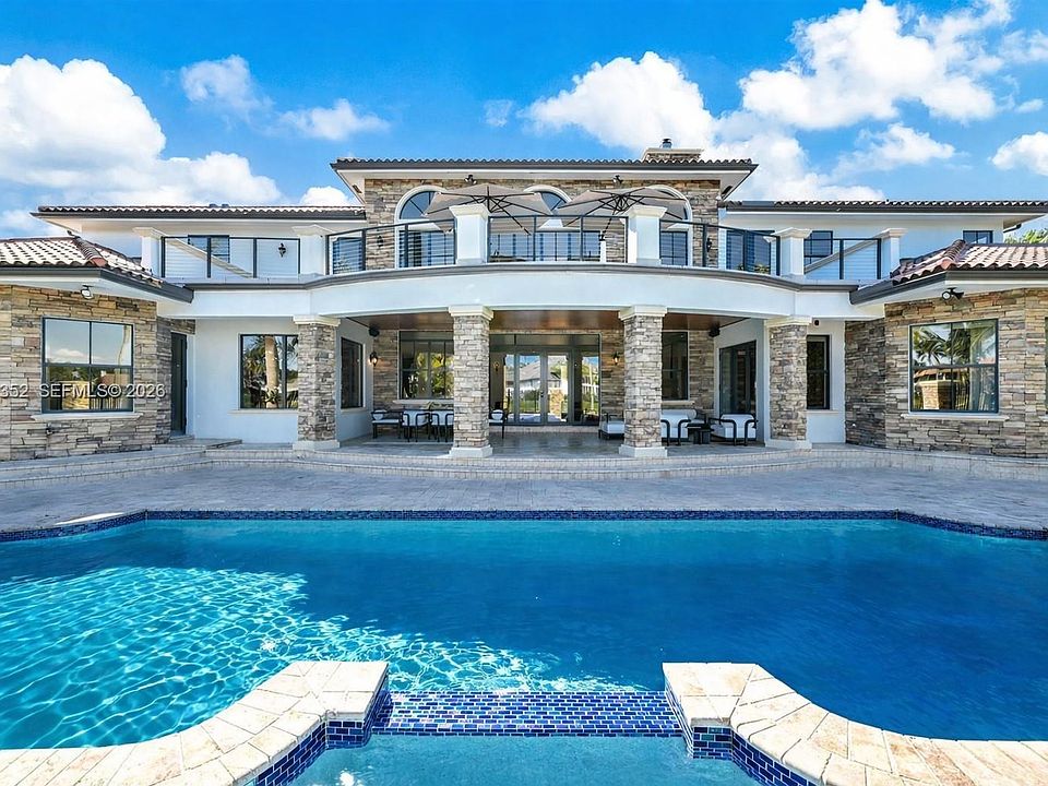 1st image of 2905 Paddock Rd