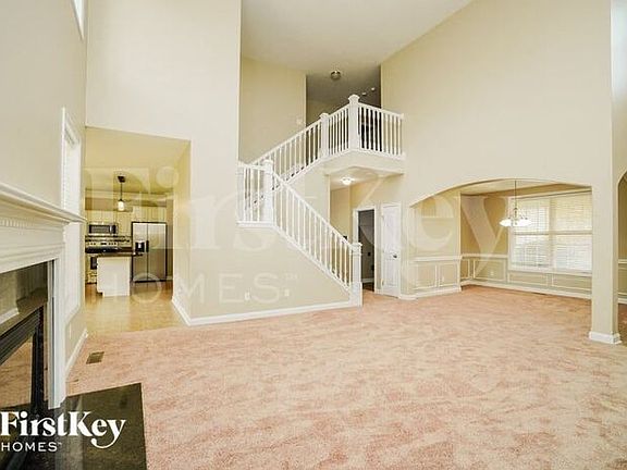 3rd image of 106 Fox Glen Dr W