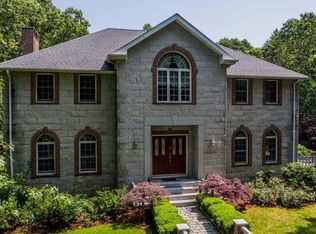 221 Chase Rd, Dartmouth, MA 02747