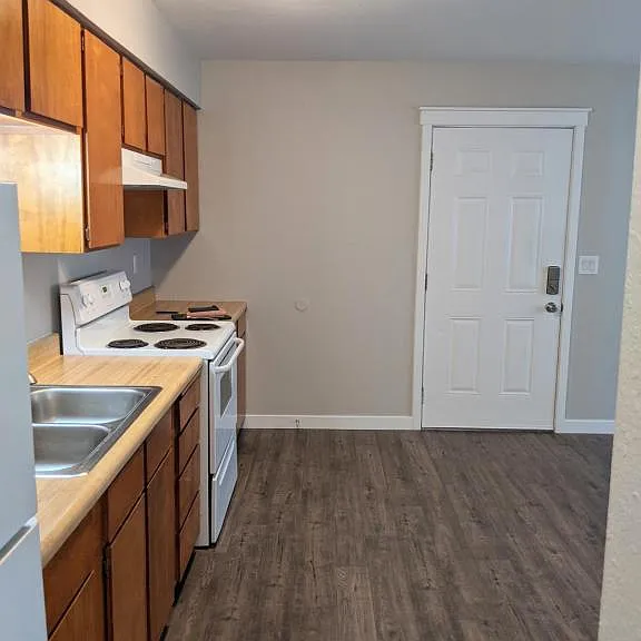 920 W Entiat Ave #C — Photo 5