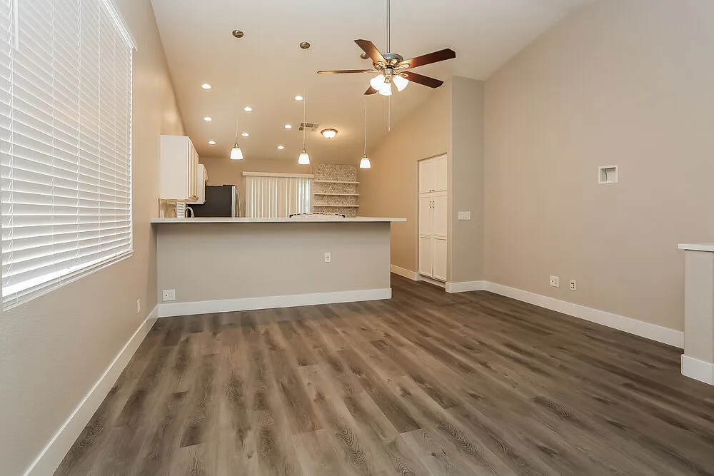 3 bed, 2.0 bath, 1250 sqft, $2,165 — Photo 3
