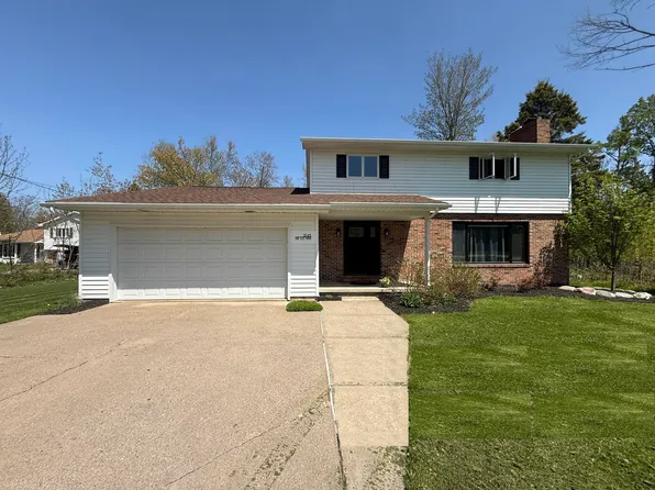 3145 S Sun Glo Dr, Sault Sainte Marie, MI 49783