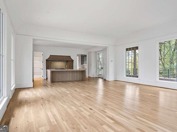 3rd image of 91 Sheridan Dr
