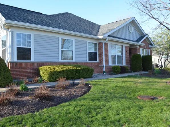 21520 Victory Lake Way, Crest Hill, IL 60403