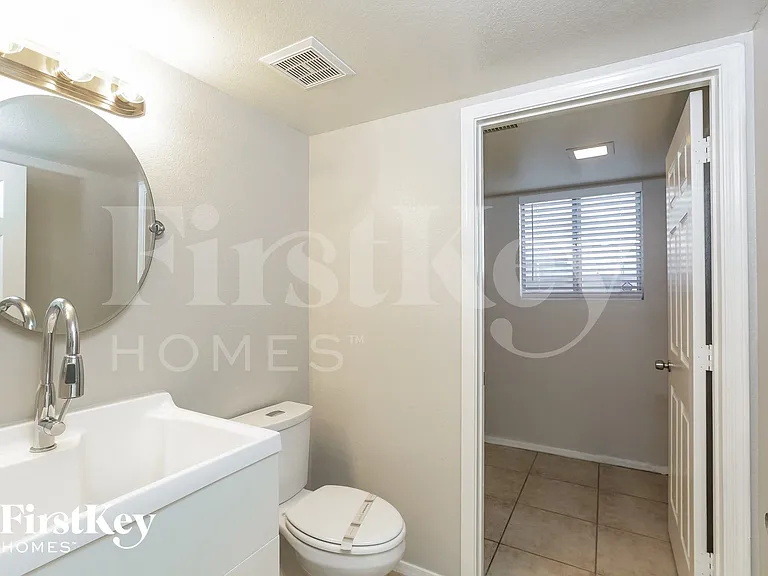 8735 W Sierra Vista Dr — Photo 12