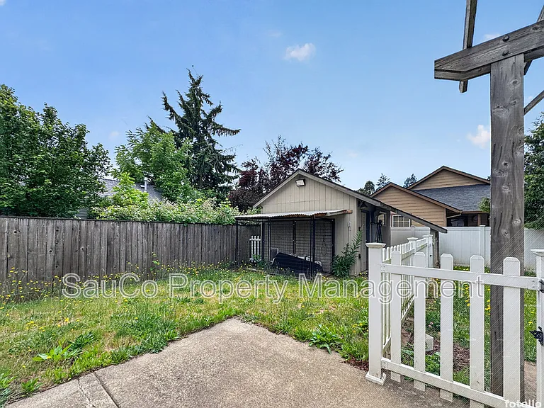 661 NW Connell Ave — Photo 33
