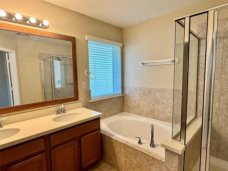 2303 Corry Crest Cir — Photo 13