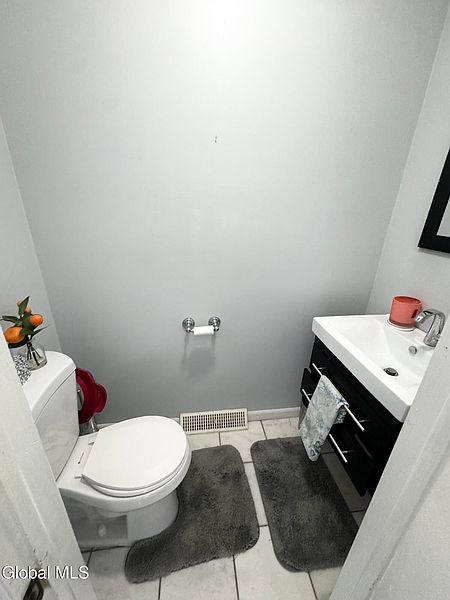 4th image of 174 Williamsburg Court