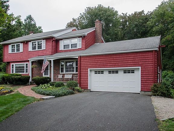 2nd image of 70 Blueberry Ln