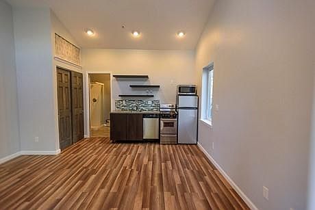 Brand new build in December 2016! Gorgeous studio (tiny home) ~ everything a home has (Dishwasher, Stove/Oven, Refrigerator, Microwave, Washer/Dryer).