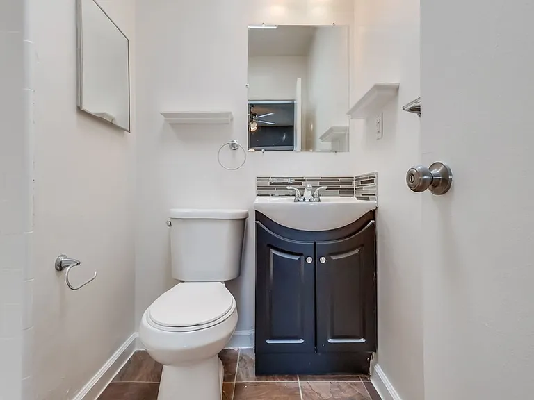537 W Hyde Park Blvd — Photo 17