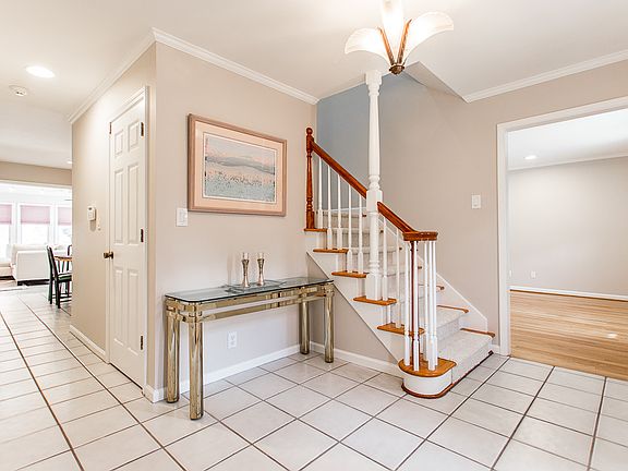 Front foyer/hall entry