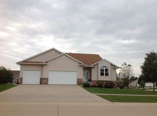 6204 Hoover Trail Rd SW, Cedar Rapids, IA 52404