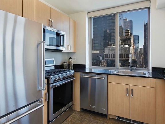2nd image of 700 W 42nd St #25