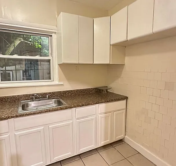 920 E Schiller St — Photo 6